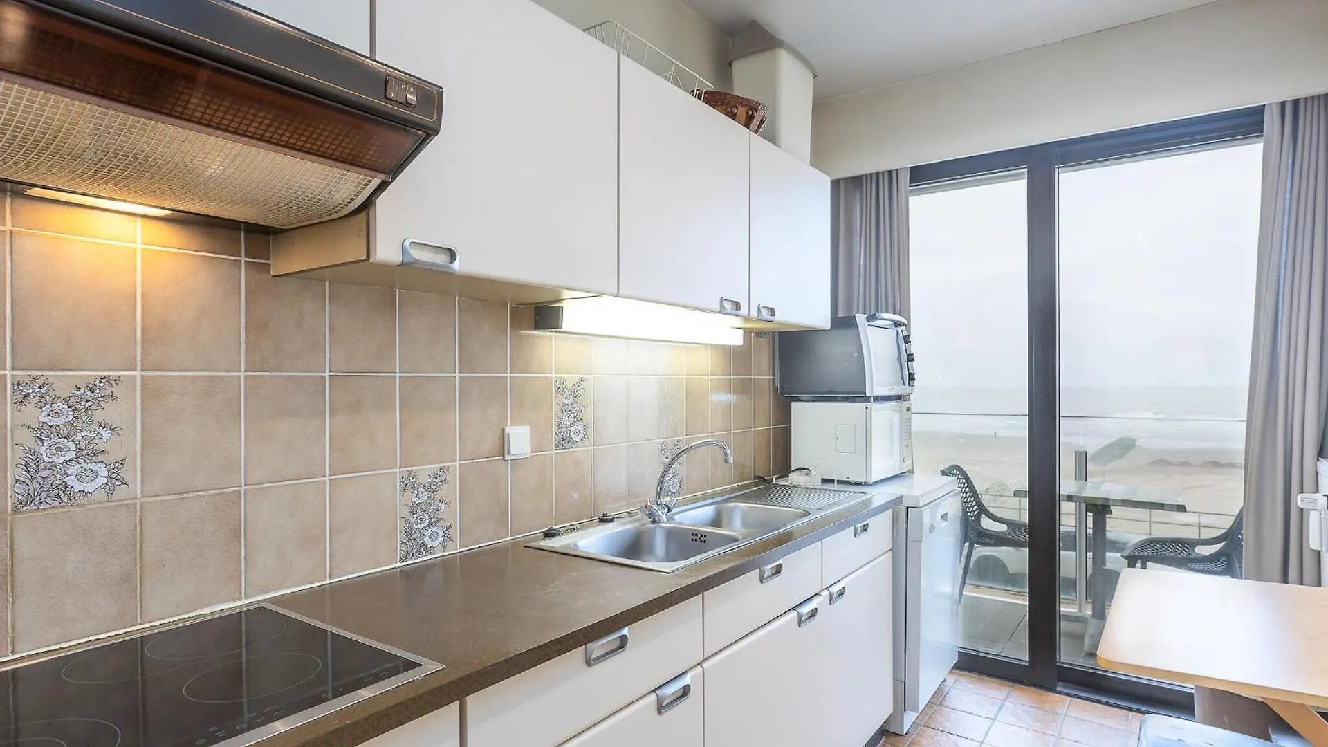 Bright Apartment With Kitchen Middelkerke
